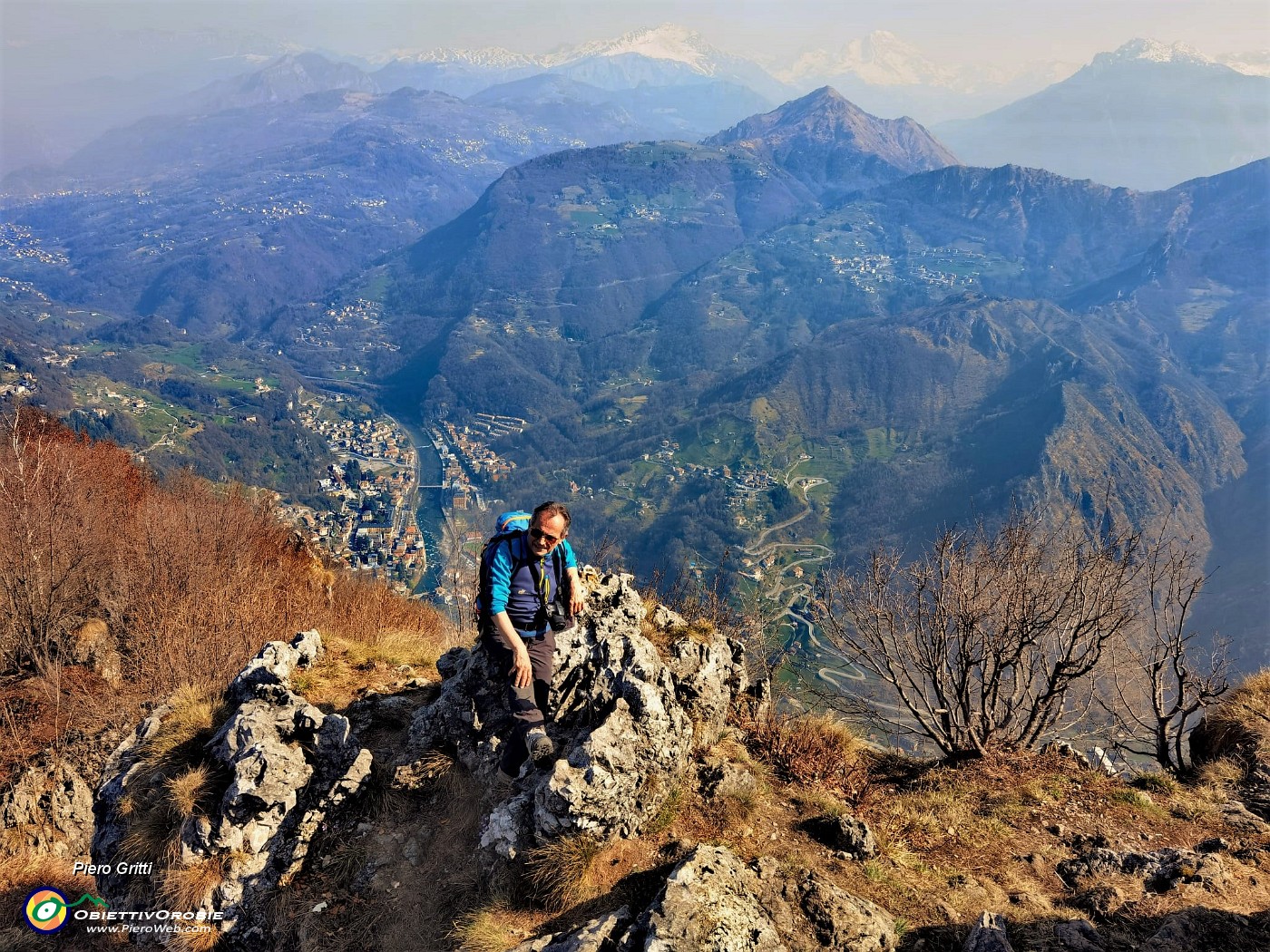 55 Spettacolare vista su S. Pellegrino Terme e sui monti della Valle Brembana.jpg